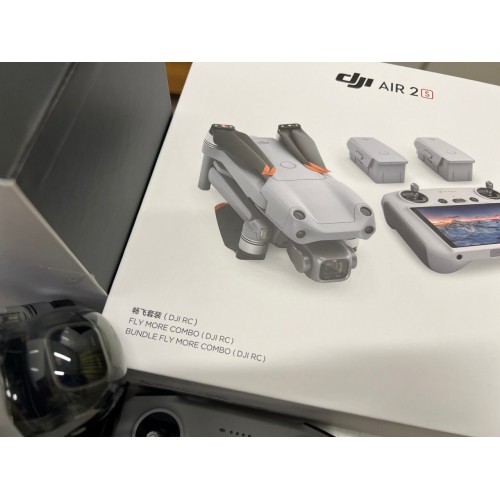 Квадрокоптер DJI AIR 2S Fly More Combo (пульт DJI RC с экраном) в Одинцово
